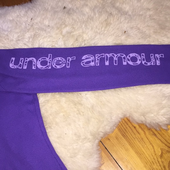 Under Armour long sleeve comfy shirts. 💫 - Picture 2 of 3